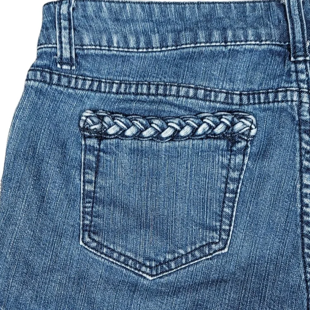 2.1 DENIM SHORT SHORTS WITH BRAIDED DETAIL POCKETS (29) - Picture 9 of 10